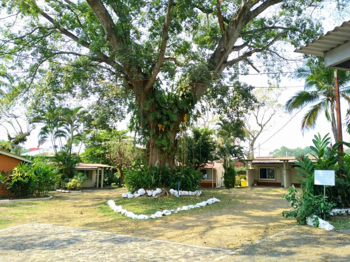 Hotel La Colonia Retalhuleu Luaran gambar