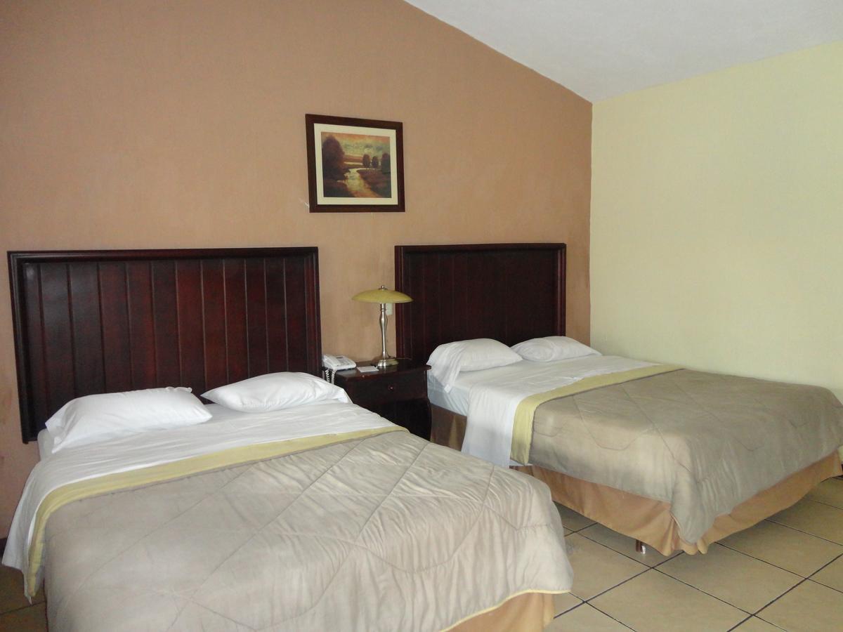 Hotel La Colonia Retalhuleu Luaran gambar